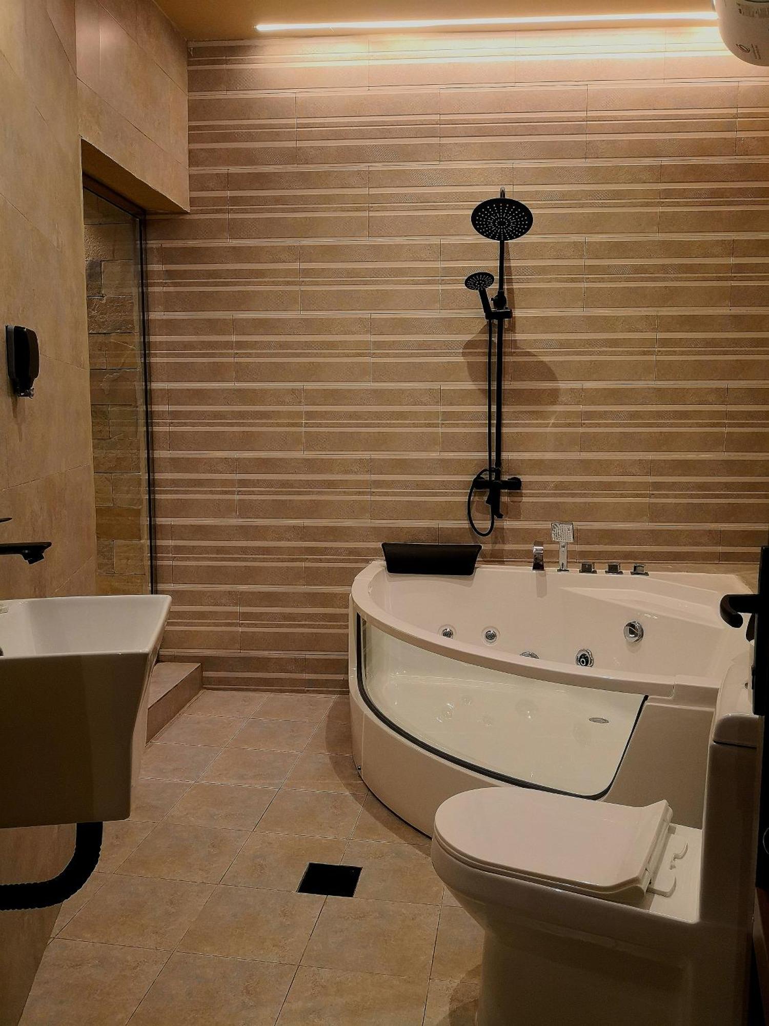 Alaqur View Inn نزل واجهة العقر นิซวา ภายนอก รูปภาพ