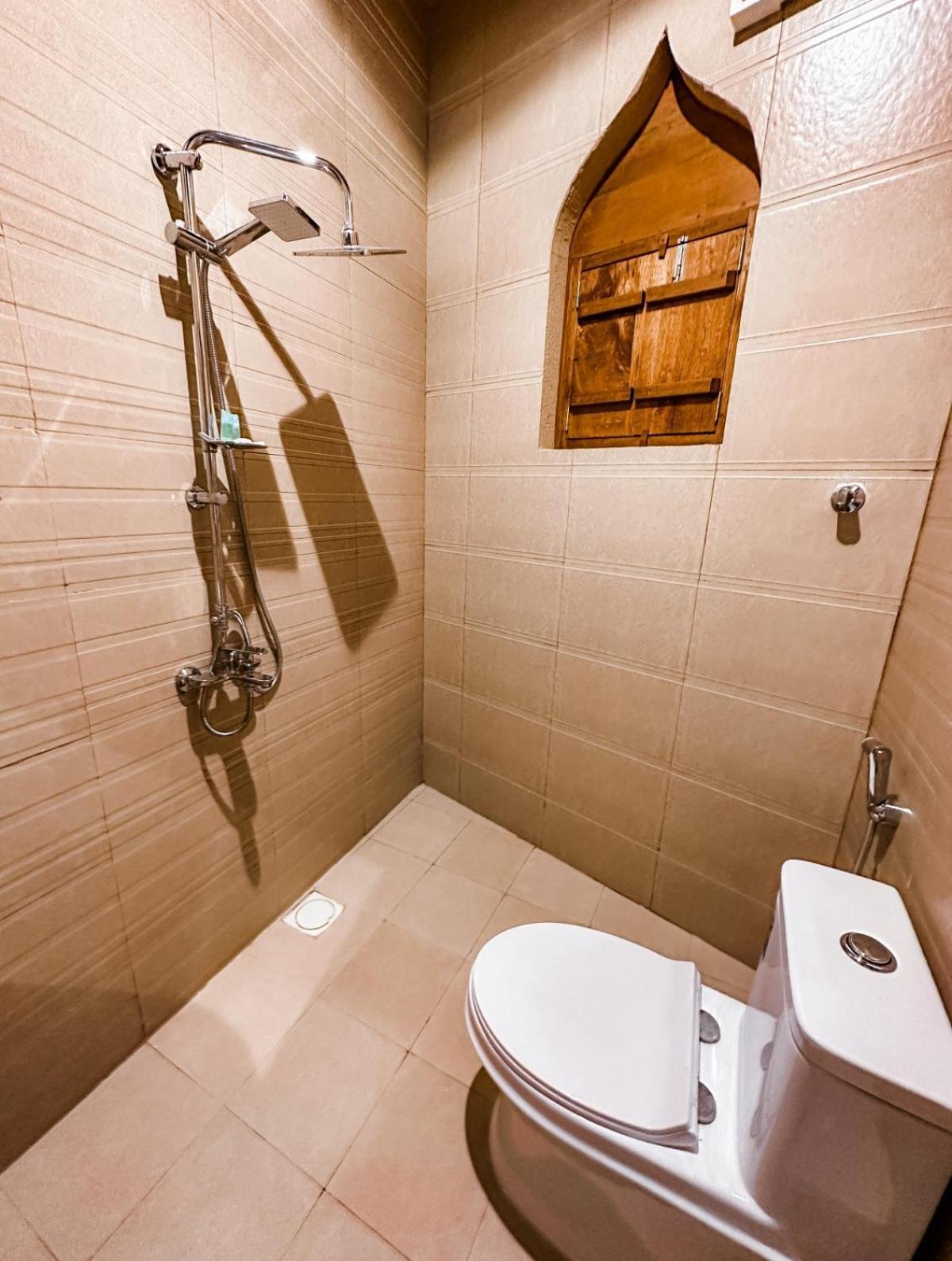 Alaqur View Inn نزل واجهة العقر นิซวา ภายนอก รูปภาพ