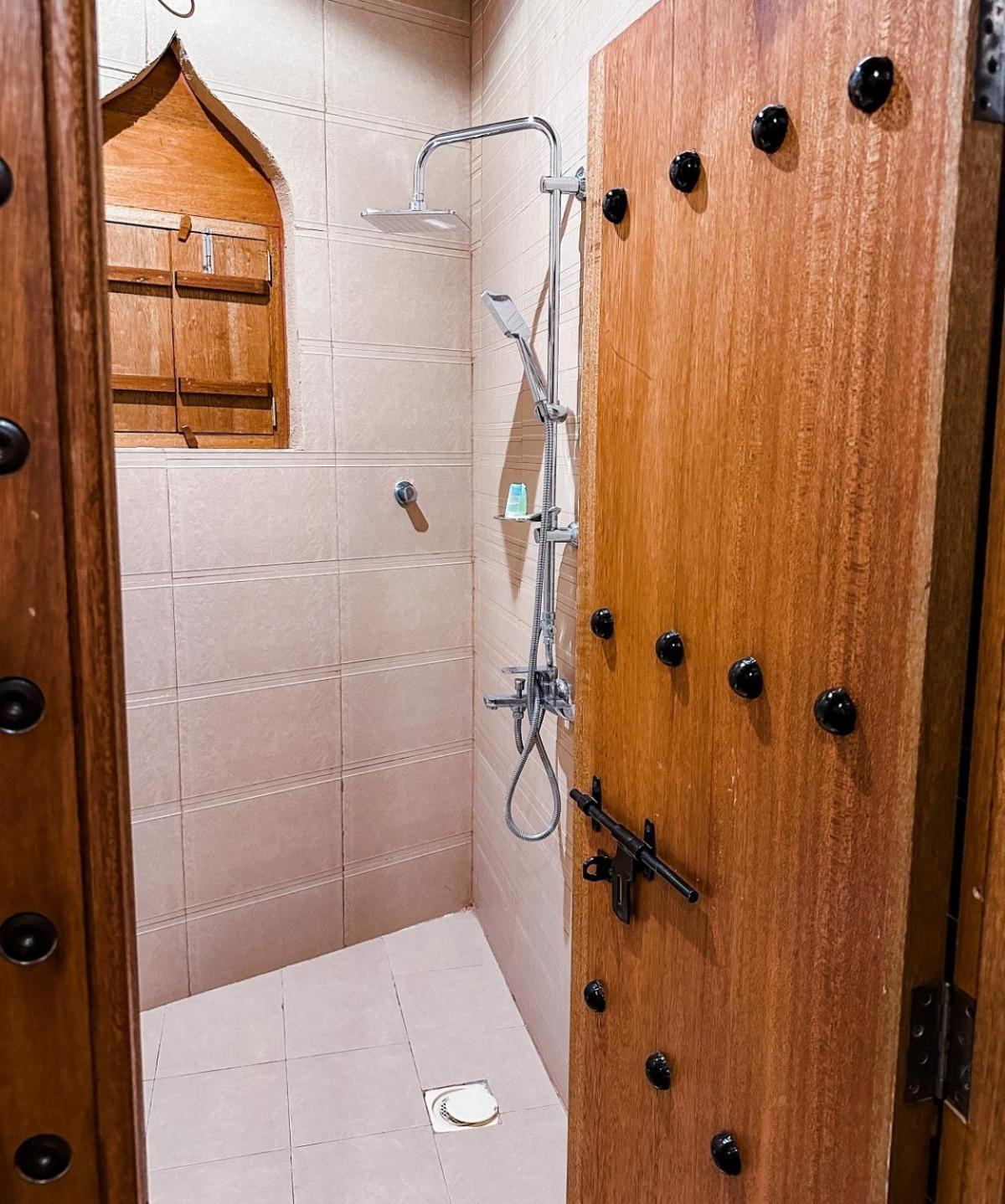 Alaqur View Inn نزل واجهة العقر นิซวา ภายนอก รูปภาพ