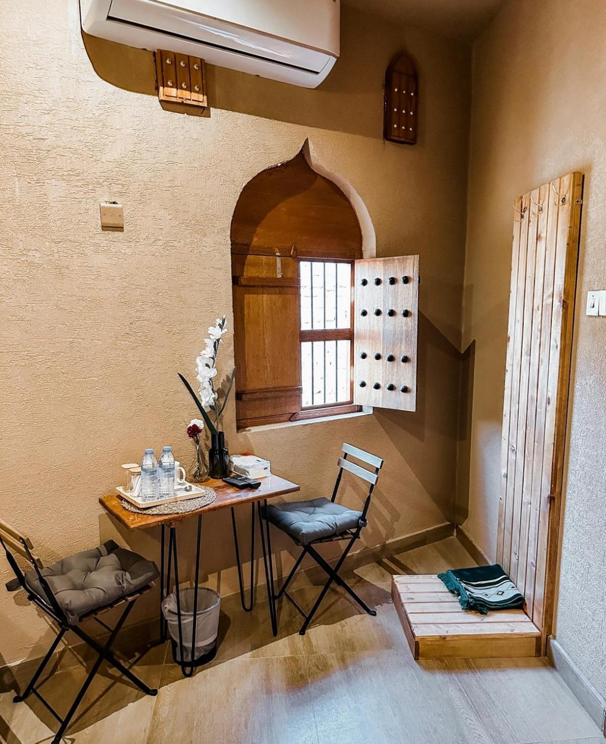 Alaqur View Inn نزل واجهة العقر นิซวา ภายนอก รูปภาพ