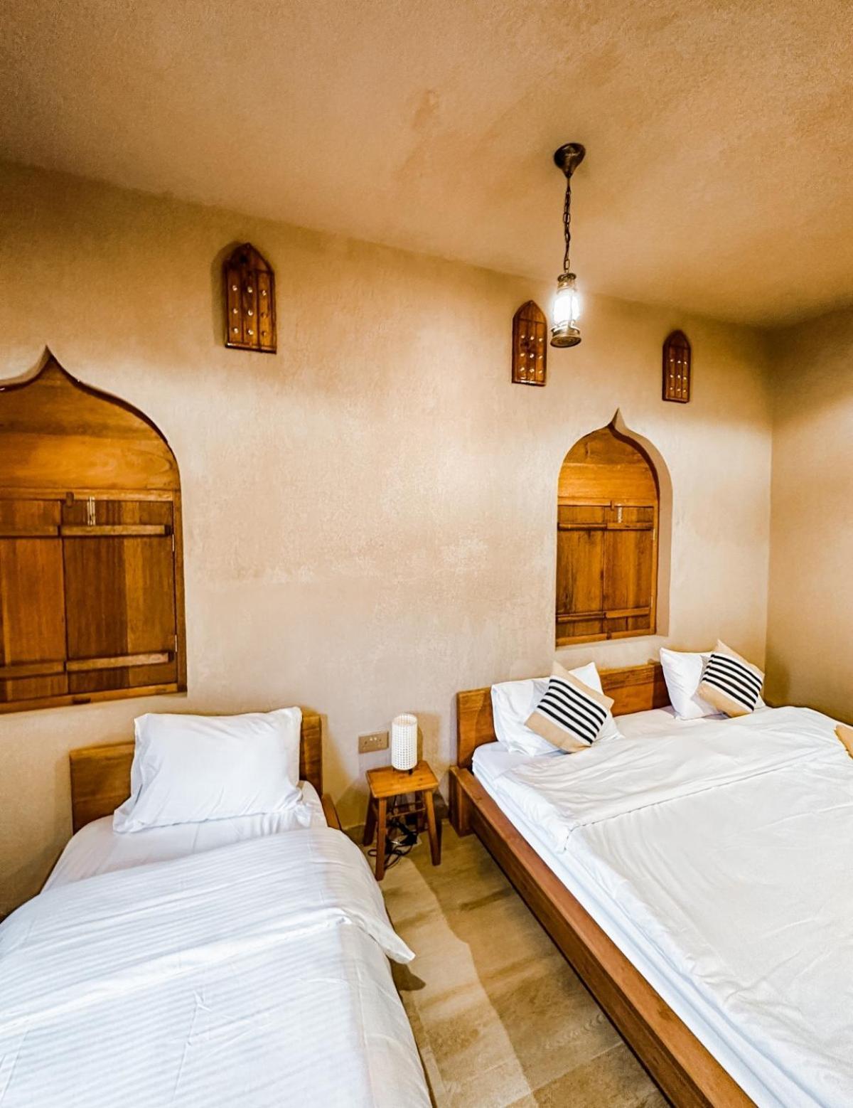 Alaqur View Inn نزل واجهة العقر นิซวา ภายนอก รูปภาพ